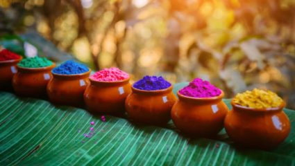 रंगपंचमीचे रंग जणू…! रंगपंचमीनिमित्त लाडक्या प्रियजनांना पाठवा मराठमोळ्या शुभेच्छा, नात्यांमध्ये वाढेल रंगीबेरंगी प्रेम