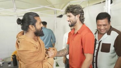 फिल्मी स्टाईलमध्ये एन्ट्री! राम चरणने तिलक वर्माला दिली खास भेट! सोशल मिडियावर Video Viral