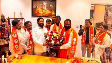 Akola News: ठाकरेंना मोठा धक्का: अकोल्यात शिवसेना ठाकरे गटाला खिंडार; जिल्हाध्यक्षांसह ४ नगरसेवकांचा राजीनामा