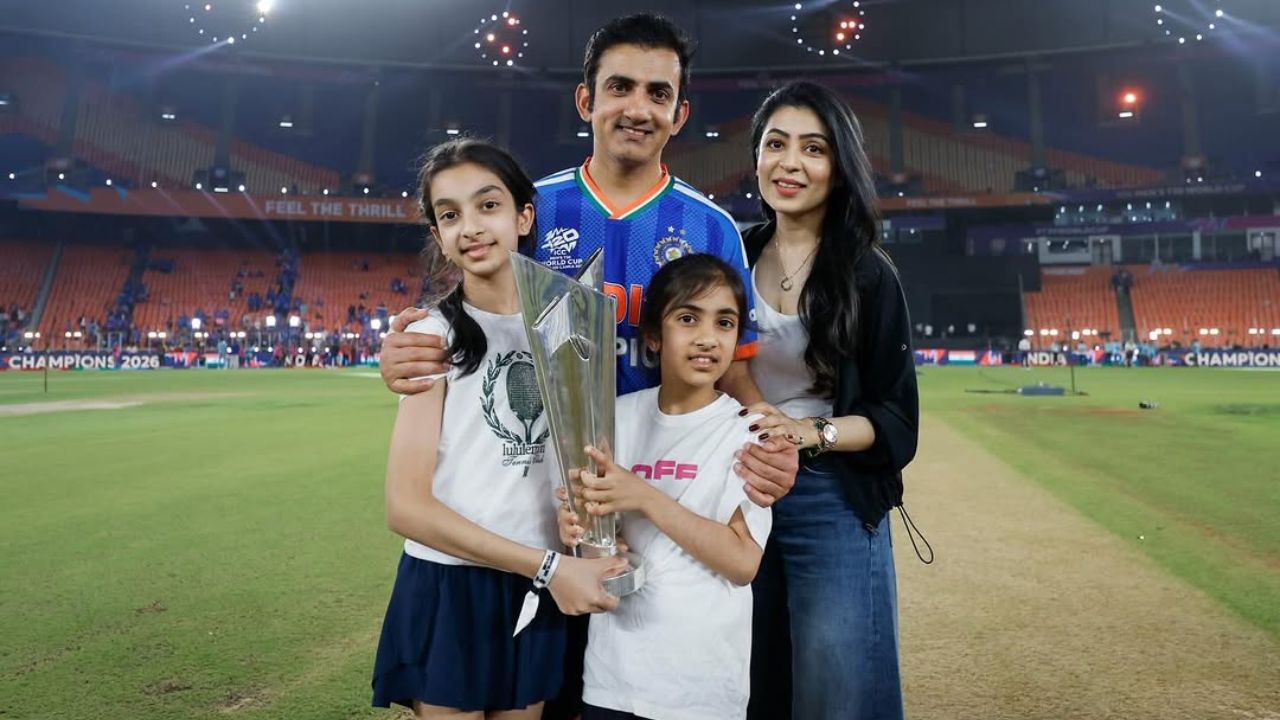 भारतीय संघाचे कोच गौतम गंभीर याला मागील काही महिन्यामध्ये अनेक टीकांचा सामना करावा लागला. या फायनलच्या सामन्यामध्ये त्याची पत्नी आणि दोन मुली सामना पाहण्यासाठी आल्या होत्या. फोटो सौजन्य - सोशल मिडिया