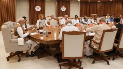 पंतप्रधान मोदी अ‍ॅक्शन मोडमध्ये! पश्चिम आशियातील युद्धाच्या भडक्यावर आज वरिष्ठ मंत्र्यांसोबत ‘हाय-लेव्हल’ बैठक