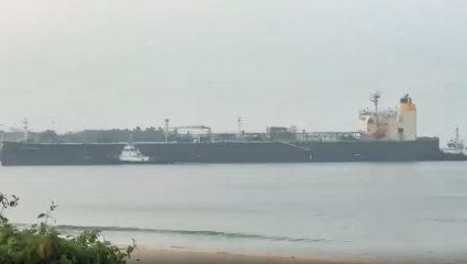 LPG Crisis: भारताचे गॅस संकट मिटणार! अमेरिकेनंतर रशियाचे ‘अ‍ॅक्वा टायटन’ जहाज भारतात दाखल; इंधन पुरवठ्याला मिळणार मोठा आधार