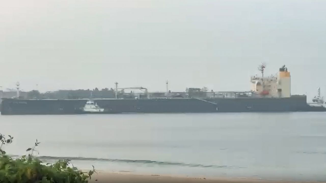 LPG Crisis: भारताचे गॅस संकट मिटणार! अमेरिकेनंतर रशियाचे ‘अ‍ॅक्वा टायटन’ जहाज भारतात दाखल; इंधन पुरवठ्याला मिळणार मोठा आधार