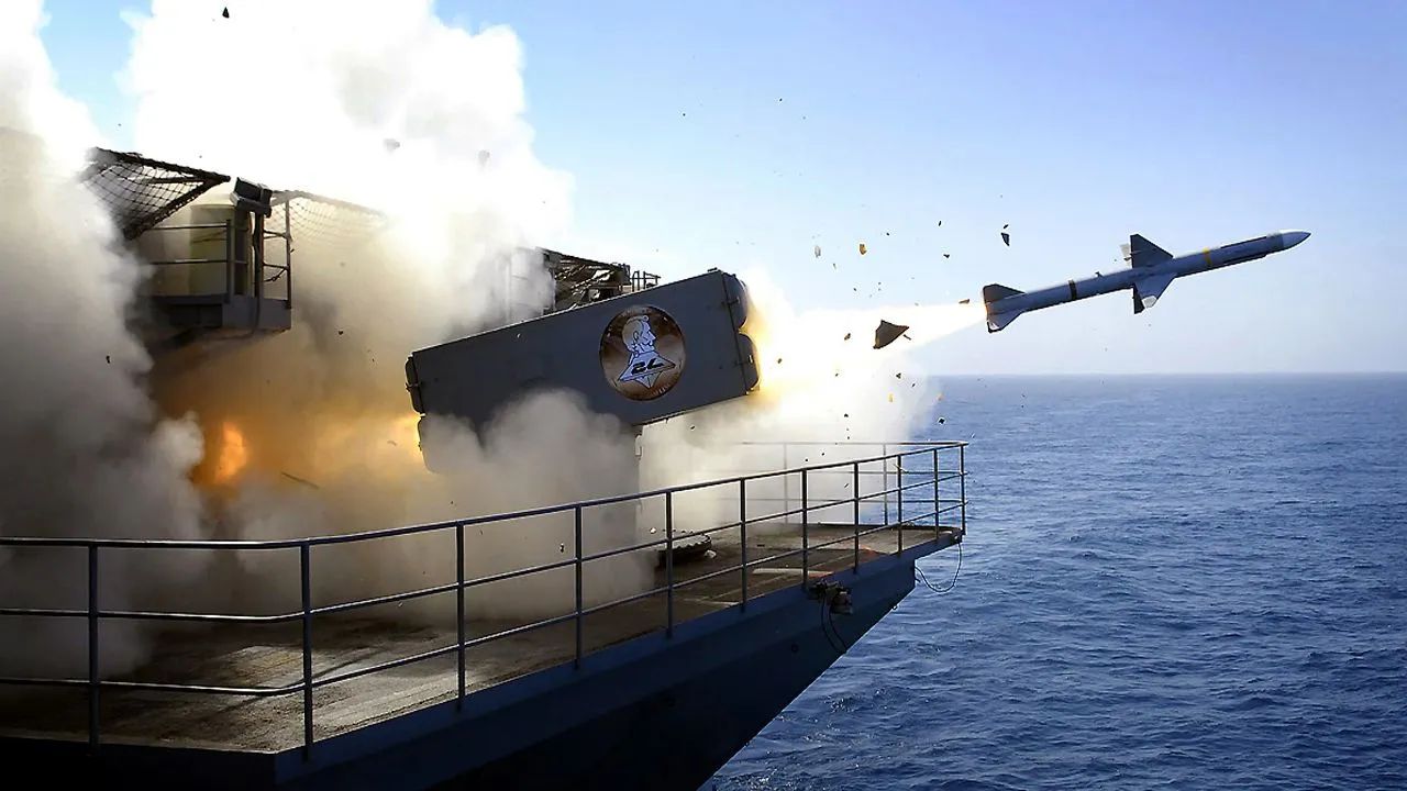 Middle-East Tension: खामेनेईंच्या मृत्यूनंतर इराणचा ‘विनाशकारी’ अवतार; अमेरिकन नौदलाच्या ताफ्यावर हल्ला, आता Trump काय करणार?