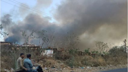 Satara News: सोनगाव कचरा डेपोला भीषण आग; धुराच्या लोटामुळे नागरिक हैराण, ठोस उपाययोजनांची मागणी