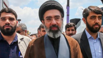 ‘होर्मुझची सामुद्रधुनी बंद राहणार, प्रत्येक रक्ताच्या थेंबाचा…”, इराणच्या नव्या सर्वोच्च नेत्याचा अमेरिका-इस्रायलला घातक इशारा