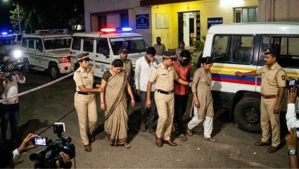 Crime News: संभाजीनगरमध्ये डॉक्टरला 5 लाखांची मागणी; पोलिसांकडून ‘फिल्मी’ स्टाईलने भांडाफोड, माजी नगरसेविकेसह 6 जणांना अटक