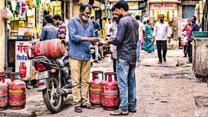 Crime News: मुंबईत गॅस सिलिंडरचा काळाबाजार! शहरात १०० हून अधिक LPG सिलिंडर जप्त, दोघांविरोधात केला गुन्हा दाखल