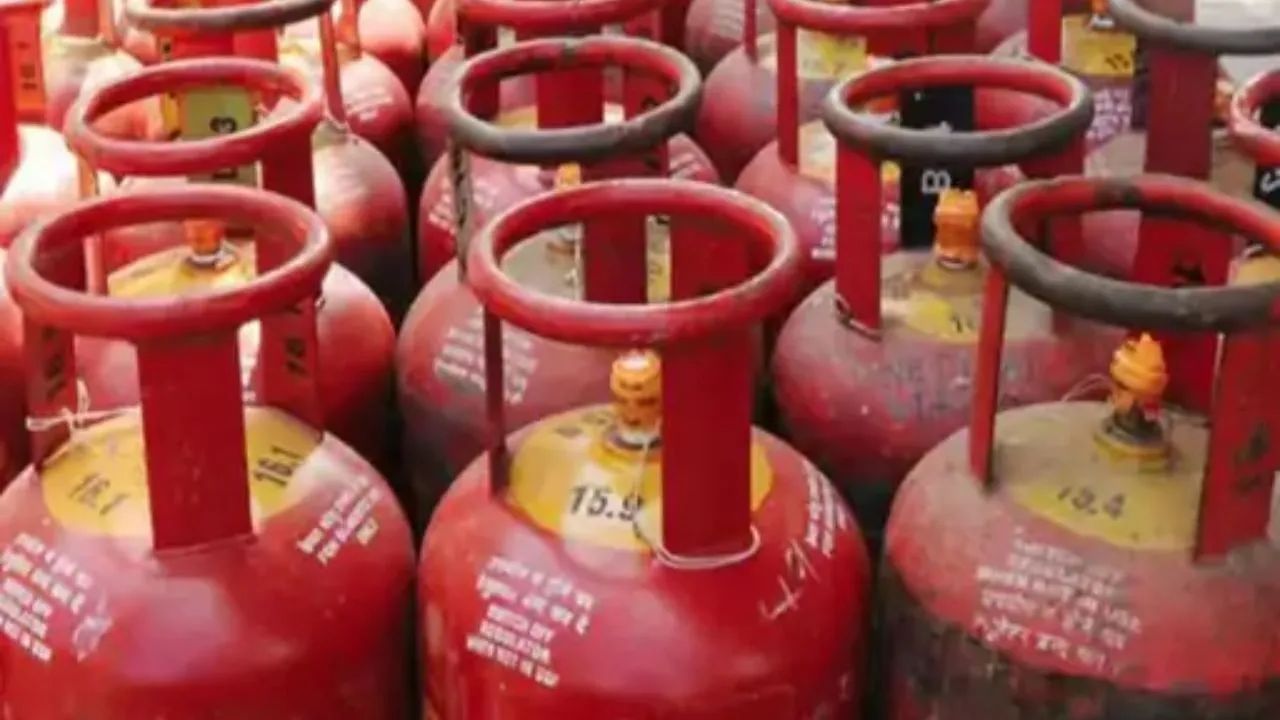 LPG Crisis: घरगुती गॅस सिलेंडरबाबत मोठा निर्णय! १४.२ किलोऐवजी आता मिळणार केवळ १० किलो गॅस