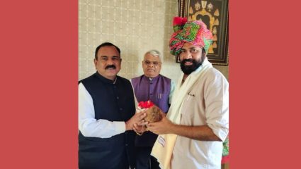 Bacchu Kadu Viral Video: मंत्रिपदासाठी भोंदूचा आशीर्वाद? गुवाहाटी रिटर्न बच्चू कडूंचा खरातसोबतचा व्हिडिओ Viral