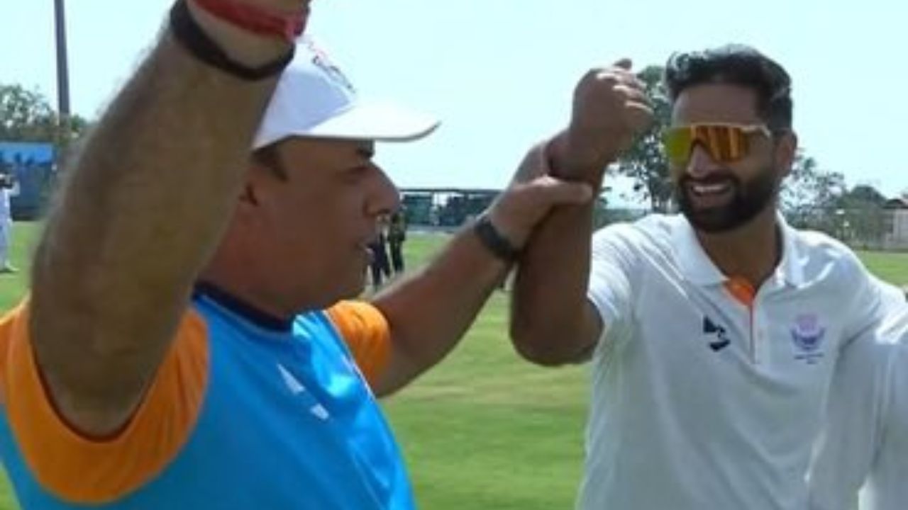 मॅच फिक्सिंगचे आरोप, 14 वर्षांचा न्यायालयात लढा! जम्मू आणि काश्मीरच्या रणजी ट्रॉफी विजयाचा खरा नायक अजय शर्मा आहे तरी कोण?