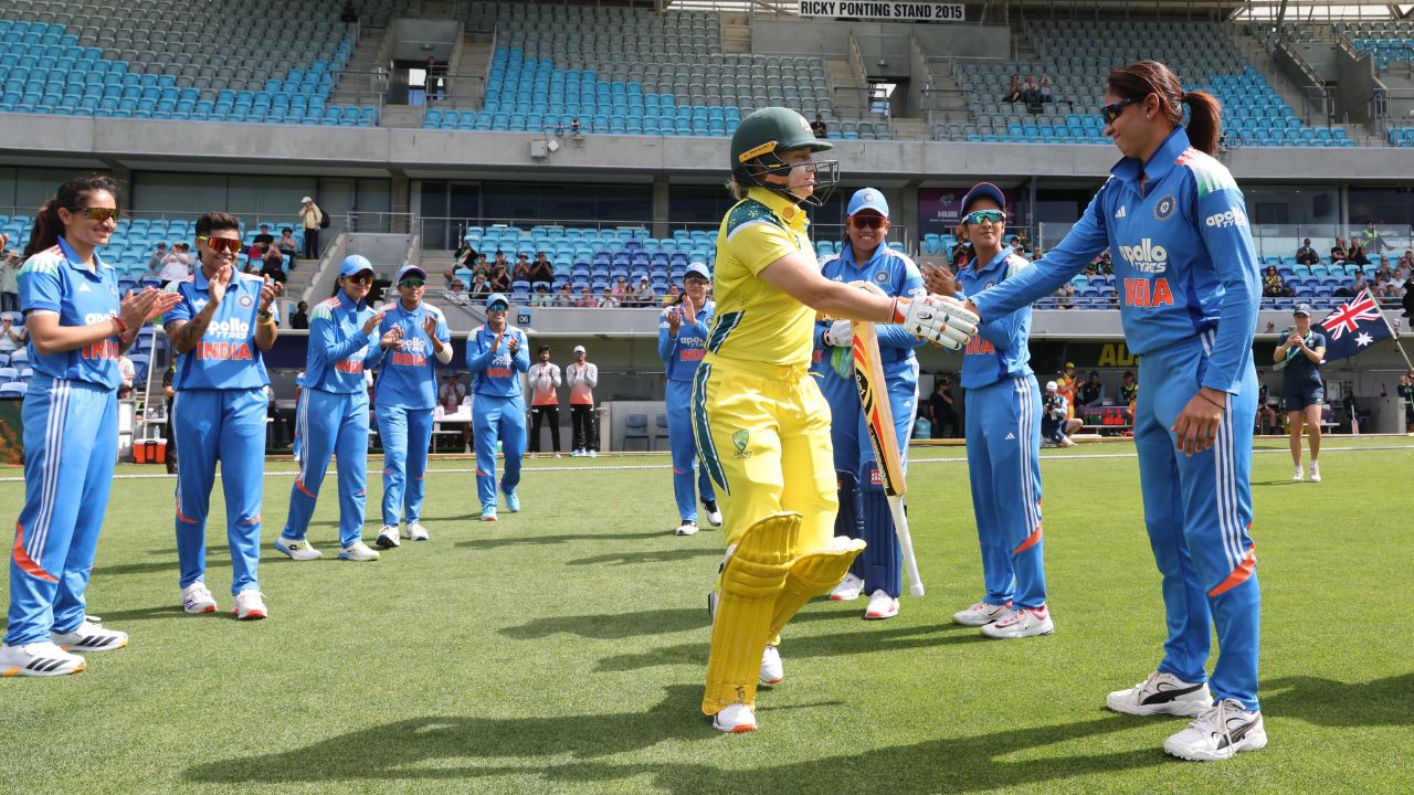 IND W vs AUS W: Alyssa Healy ने तिच्या शेवटच्या ODI सामन्यात ठोकले तुफानी शतक, भारतीय खेळाडूंनी दिला गार्ड ऑफ ऑनर