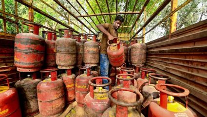 Middle East War: ‘तेलाचा साठा पुरेसा आहे, मात्र LPG चा पुरवठा…’; मध्य-पूर्वेतील संघर्षाबाबत क्रेंद सरकारचे मोठे विधान