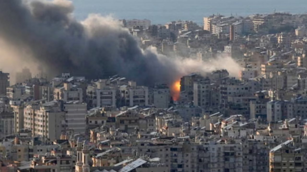 Iran Israel युद्धाचा मराठवाड्याला तडाखा! १११ नागरिक आखाती देशांत अडकले; छत्रपती संभाजीनगरमधील १० जणांच्या सुटकेसाठी हालचाली