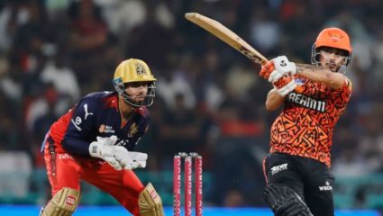 RCB vs SRH Playing 11 : पहिल्याच सामन्यात होणार धावांचा पाऊस! कशी असेल दोन्ही संघाची प्लेइंग 11? वाचा सविस्तर