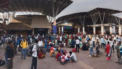 Pune Railway Station Security Alert: बापरे…!पुणे रेल्वे स्थानकांवर छुप्या कॅमेऱ्यांतून हेरगिरी? पुणे विभागात हाय अलर्ट