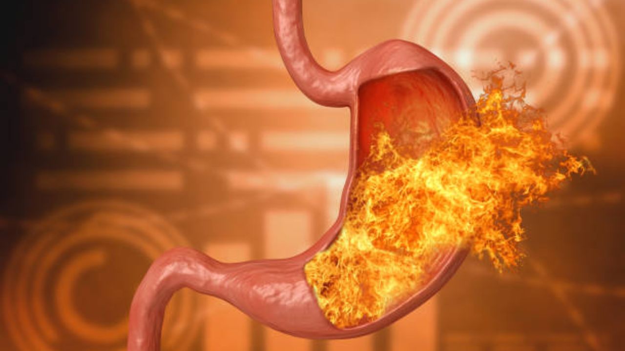 पोटात गॅस झाल्यानंतर अस्वस्थता जाणवते? मग ‘हे’ घरगुती उपाय केल्यास अपचनाच्या समस्येपासून मिळेल सुटका