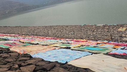 Mahu Dam Jawali News: महू धरणाचे 700 कोटी पाण्यात? शेतीऐवजी ‘वाकळा’ धुण्यासाठी पाण्याचा वापर होत असल्याचा संताप