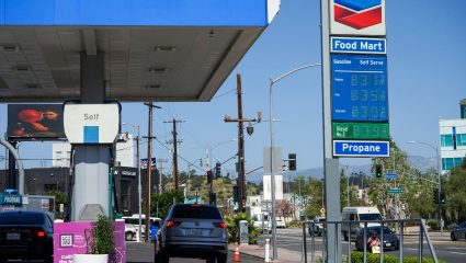 जागतिक इंधन भडका! इराण-इस्रायल युद्धामुळे तेलाच्या किमतीत मोठी वाढ; नेपाळ, बांगलादेश आणि इतर देशांनीही वाढवले दर