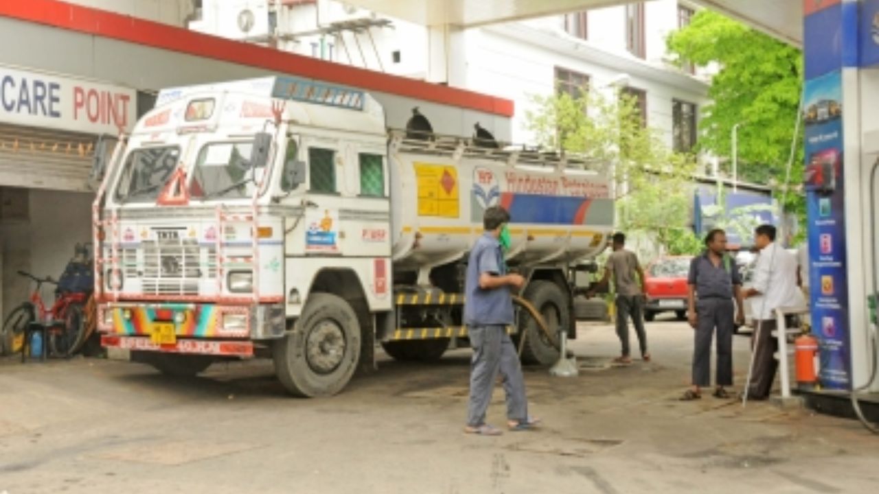 India Fuel Supply News: देशात इंधनाचा मुबलक साठा, अफवांवर विश्वास ठेवू नका! पेट्रोलियम मंत्रालयाचे स्पष्टीकरण