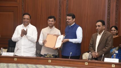 ई-गव्हर्नन्समध्ये धाराशिवचा डंका! राज्यस्तरीय स्पर्धेत पटकावला तृतीय क्रमांक; मुख्यमंत्री देवेंद्र फडणवीस यांच्या हस्ते गौरव