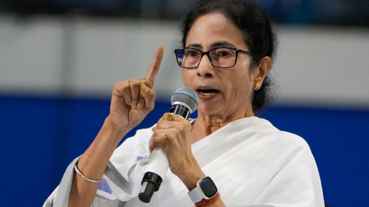 “माझ्या हत्येचा कट रचला जातोय…”, Mamata Banerjee यांचा भाजपवर खळबळजनक आरोप; निवडणूक आयोगाच्या मतदार यादीवरही कडाडले