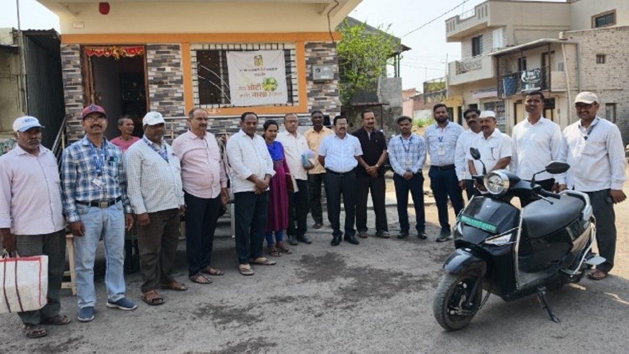 मुख्यमंत्री समृद्ध पंचायतराज अभियानात वसुलीला वेग; ओझर्डेत थकीत नळ कनेक्शन तोडणीची धडक मोहीम