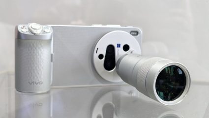 फोटोग्राफीची मजा होणार दुप्पट! तब्बल 200MP कॅमेऱ्यासह Vivo X300 Ultra ची एंट्री, किंमत आणि फीचर्स जाणून घ्या