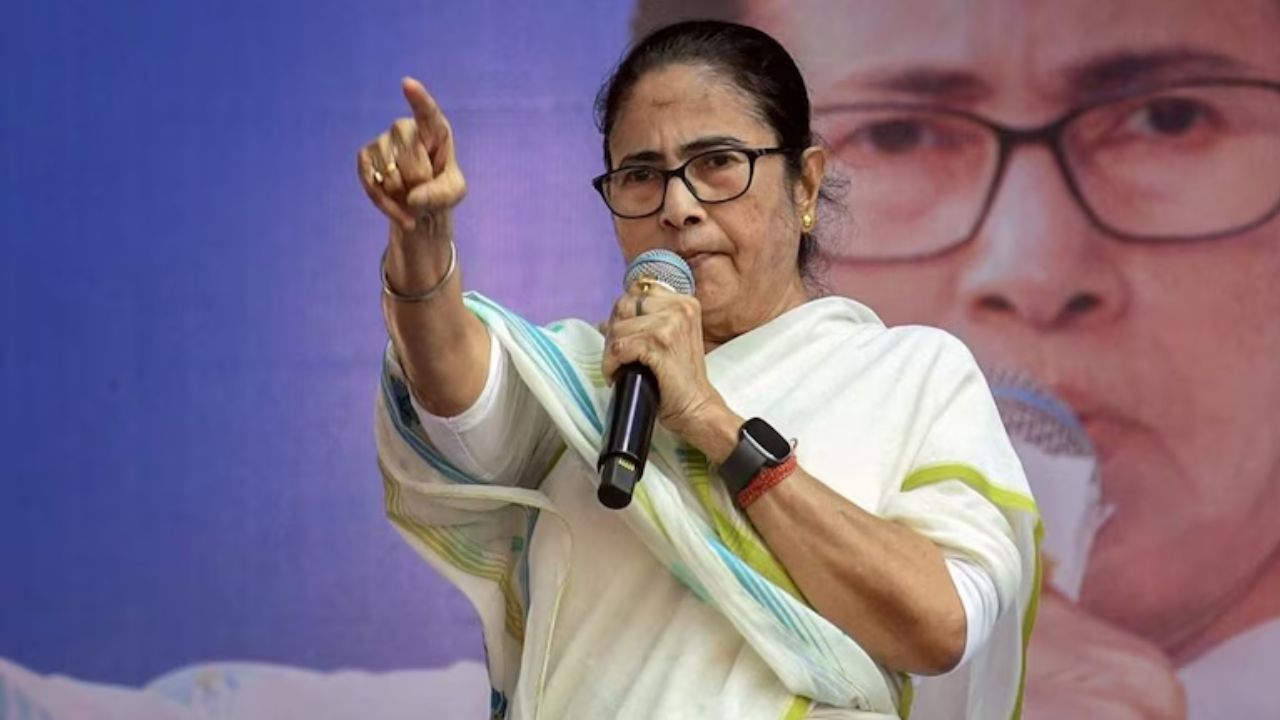 BJP राजकारणासाठी राष्ट्रपतींचा वापर, वर्षातून कितीवेळा येणार..? CM ममता बॅनर्जींचा अपमान प्रकरणावरुन चढला पारा