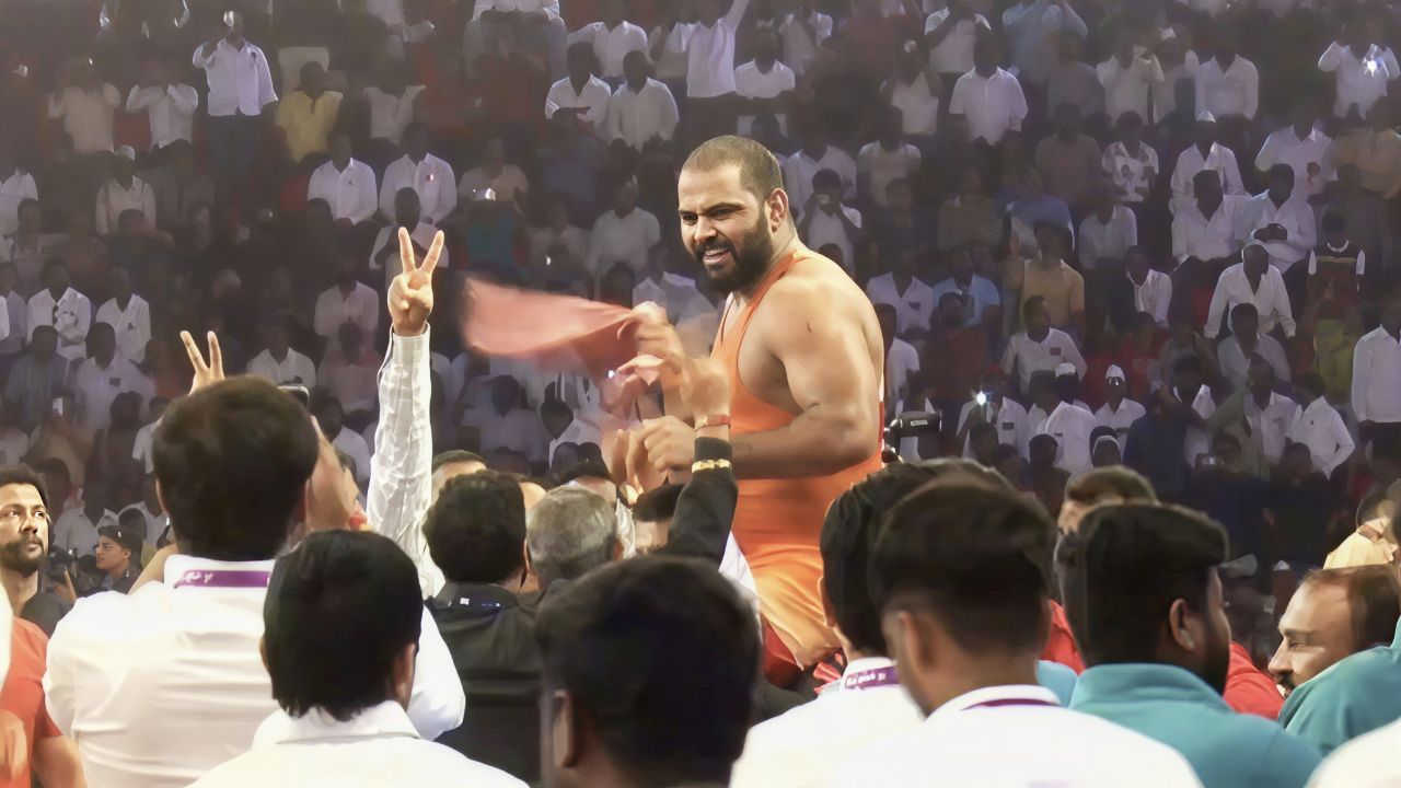 Maharashtra Kesari Final : हर्षवर्धन सदगीर बनला महाराष्ट्र केसरी! अंतिम फेरीत महेंद्र गायकवाडला केले पराभूत