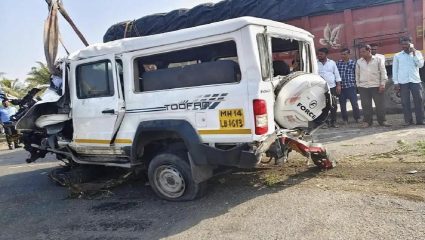भरधाव क्रूजरच टायर फुटलं अन्…; पुणे-सोलापूर महामार्गावर भयंकर अपघात