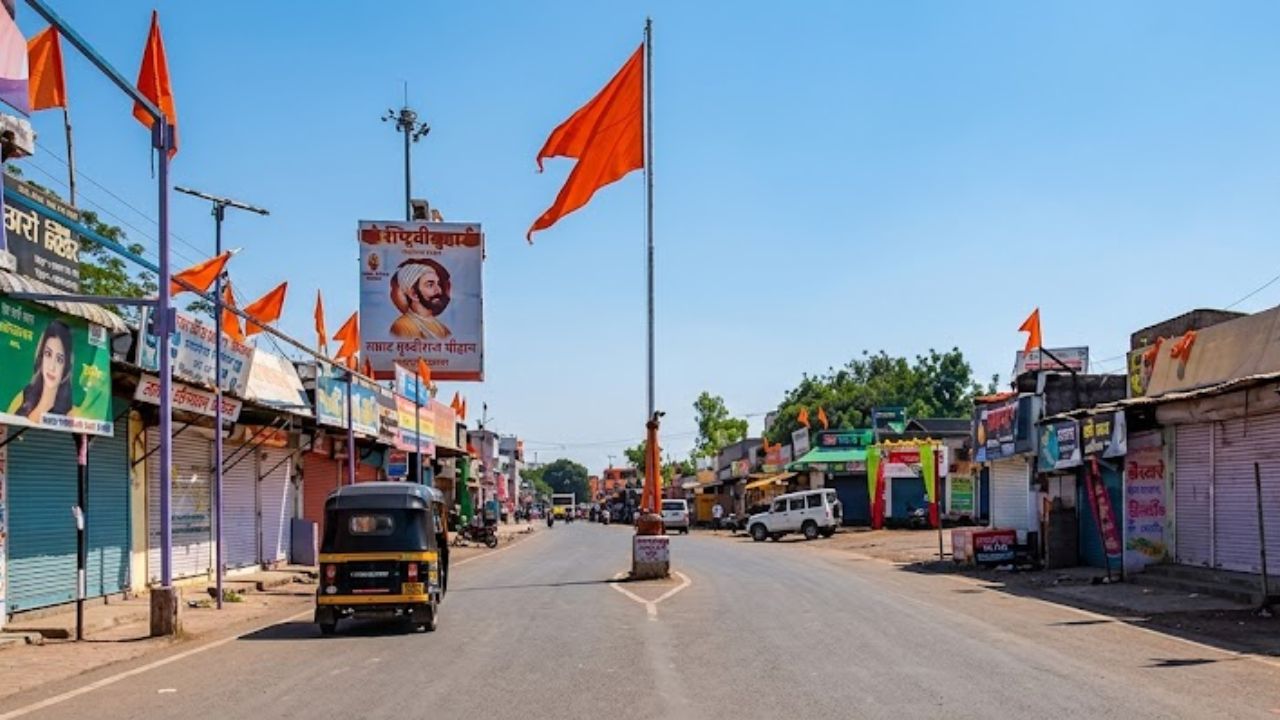 Ahilyanagar News: गोदड महाराज मंदिरात नवे विश्वस्त, संतप्त ग्रामस्थांकडून मंदिरासमोर धरणे आंदोलन