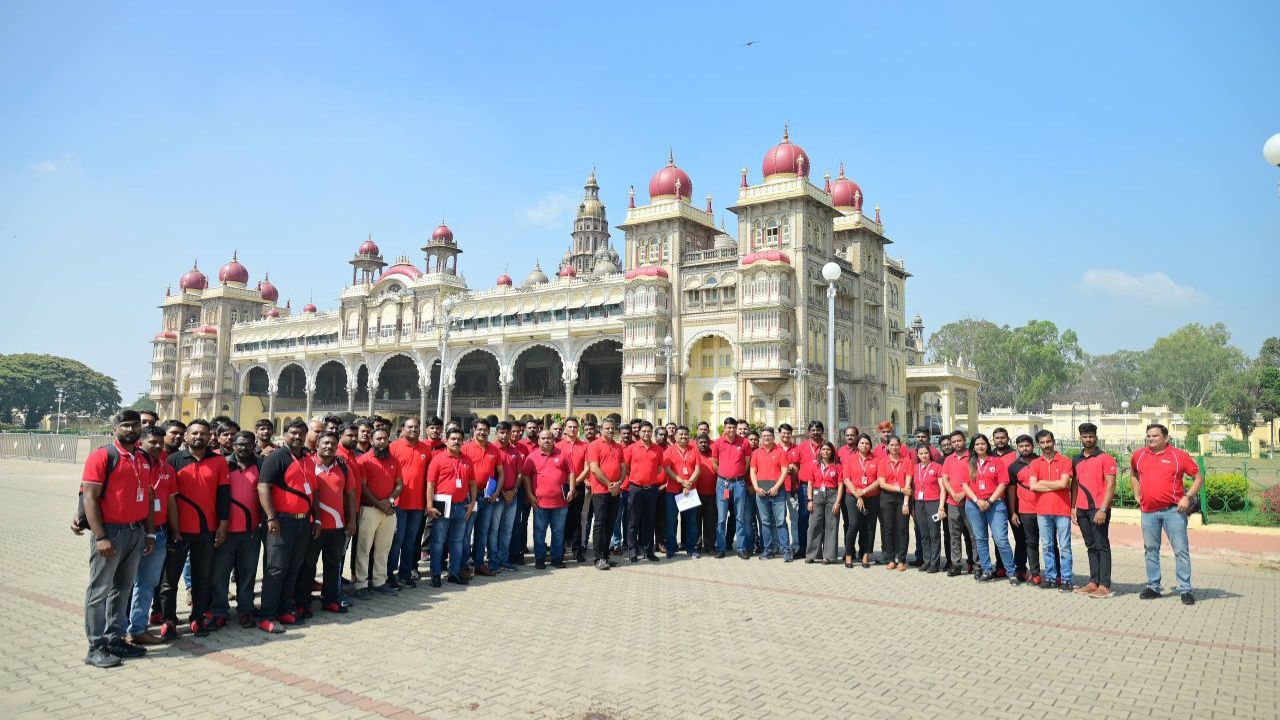 भारतातील आघाडीच्या टेलिकॉम कंपन्यापैकी एक अससलेल्या भारती एअरटेलने 12 मार्च रोजी ग्राहक दिन 2026 साजरा केला. यावेळी व्यापक मोहीम निश्चित करण्यात आली. ज्याचा उद्देश ग्राहकांच्या समस्या समजून घेणे आणि सेवा सुधारणे असा आहे. 
