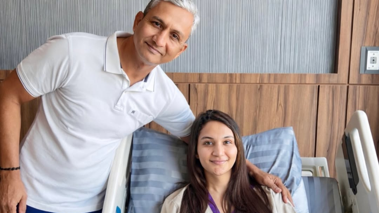 Gender Affirming Surgery नंतर संजय बांगरची मुलगी अनाया बांगर भावूक, वडिलांसह फोटो शेअर करत म्हणाली, ‘हा सोपा प्रवास नव्हता…’