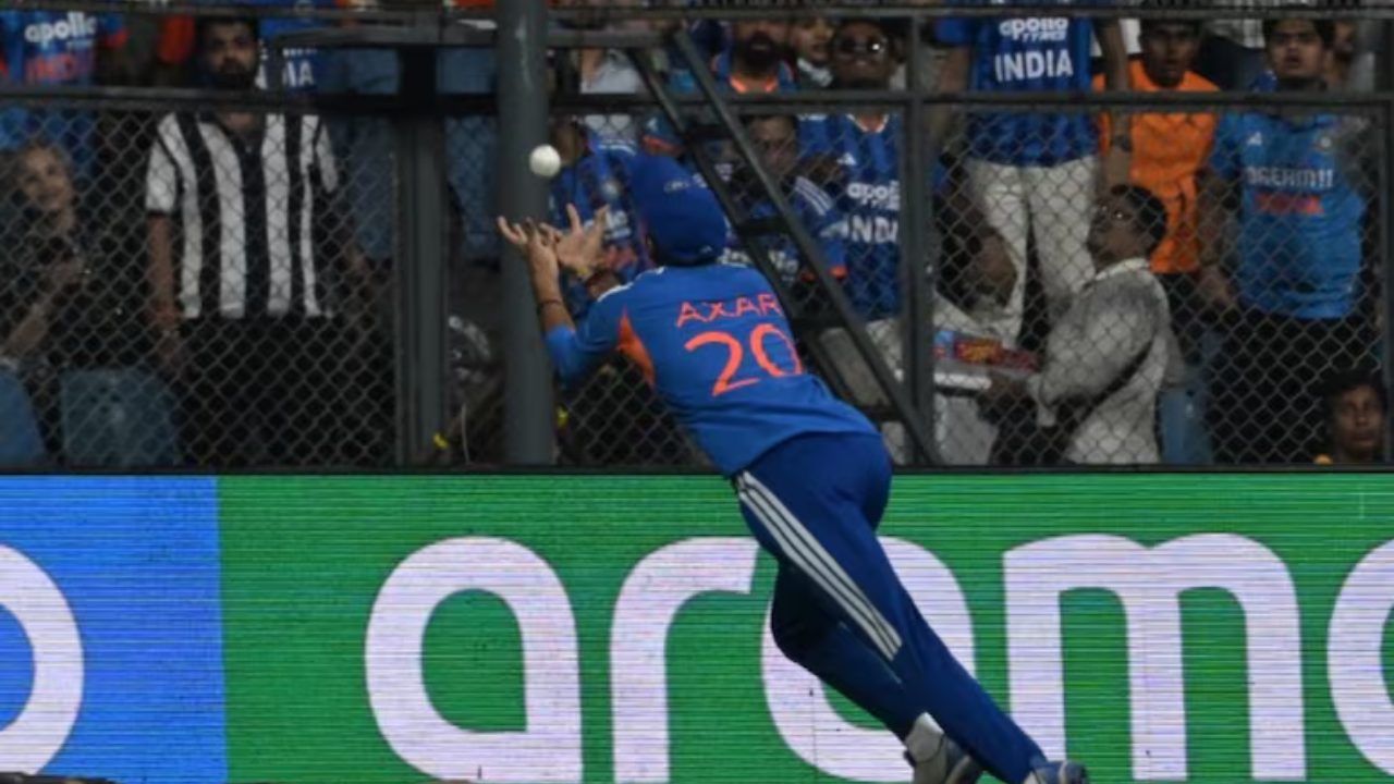 Wankhede वर अक्षर पटेलचा ‘सुपरमॅन’ कॅच, बुमराहच्या जादुई चेंडूवर हॅरी क्रूकचा अविश्वसनीय झेल, चाहत्यांना आश्चर्याचा धक्का