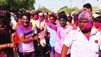 Holi 2026: ‘जावयाची गाढवावरून धिंड’ , होळीच्या दिवशी महाराष्ट्रातील या जिल्ह्यात जावयाला मानपान देण्याची अनोखी पद्धत