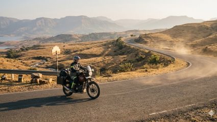 शरीर म्हणेल थांब पण बाईक चालतच राहील लांब! फुल टॅंकवर 900 किमीची रेंज देतात ‘या’ Bikes, किंमत…