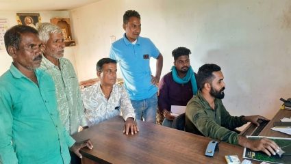 Bhandara News: नुकसानभरपाई मिळणार पण ई-KYC पूर्ण करावी लागणार! अतिवृष्टीग्रस्त शेतकऱ्यांच्या अडचणी वाढल्या, सेतू केंद्रांवर गर्दी