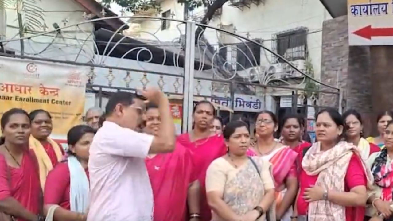 Bhiwandi : डॉक्टरांच्या विरोधात ‘आशा’ सेविकांचं आंदोलन,पंचायत समितीवर जोरदार निदर्शने