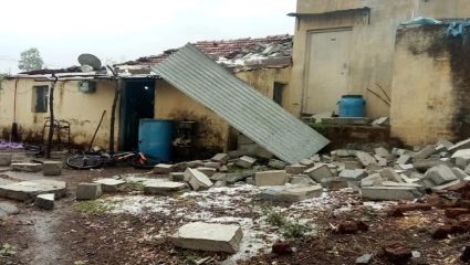 भोर तालुक्यात कुटुंबे उघड्यावर; गारपीठ अन् वादळी पावसामुळे शेतीसह घरांचे अतोनात नुकसान