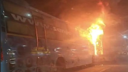 नाशिक-सिन्नर महामार्गावर ‘बर्निंग बस’चा थरार; बसमधून अचानक धूर निघू लागला अन् नंतर…