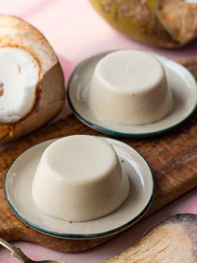 मऊ, गोड चवीची कोकोनट पुडिंग बनवा घरच्या घरी! 