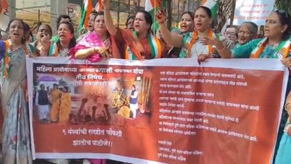रुपाली चाकणकरांना अटक करा; पुण्यात महिला काँग्रेसचे जोरदार आंदोलन