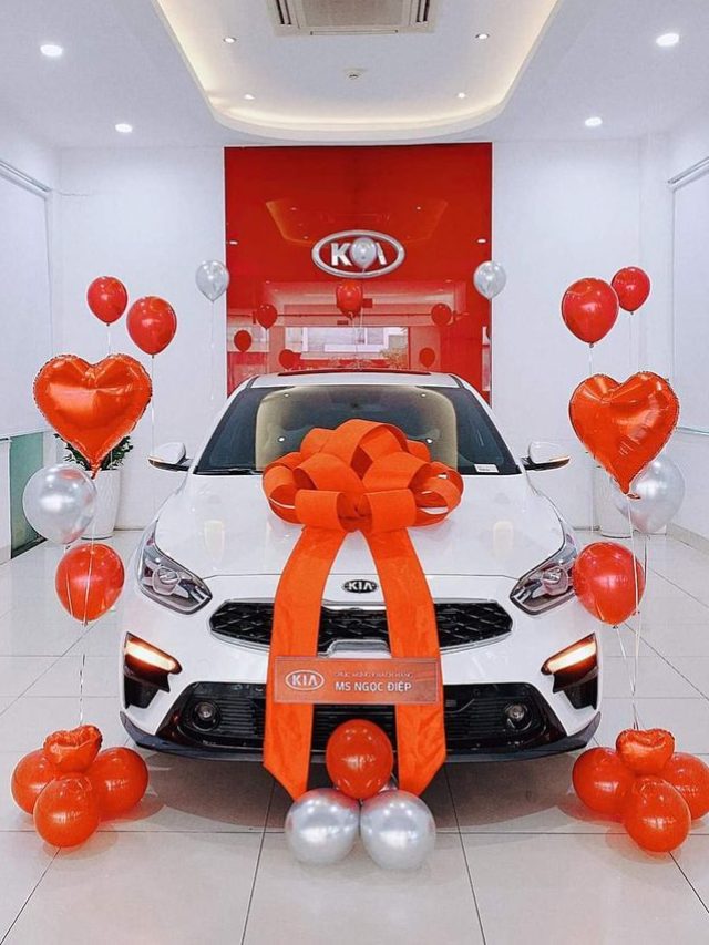 नवी कार घेताय? मार्चमध्ये 'या' कार करणार धमाका