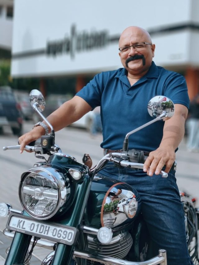 वय 50, राईडिंग भन्नाट; 50+ राईडर्ससाठी बेस्ट बाईक्स