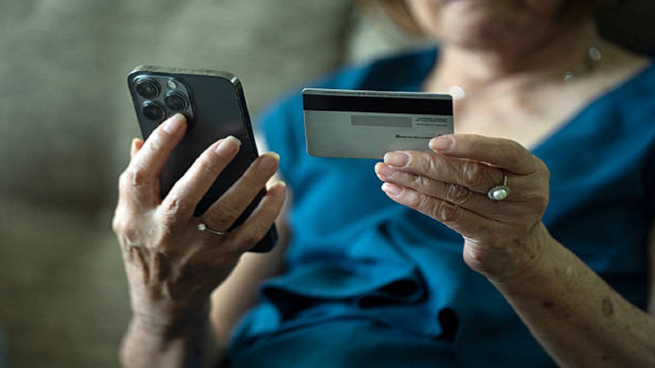 बारामतीतील ज्येष्ठ महिलेची फसवणूक; अटकेची भीती दाखवत लाखो रुपयांना घातला गंडा