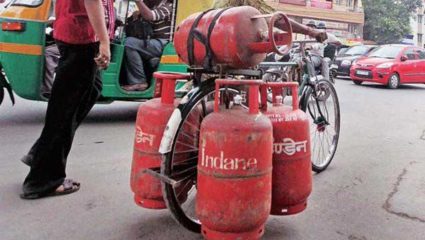 Scam Alert: सावध राहा! LPG सिलेंडर डिलिव्हरीच्या नावाखाली सुरु आहे मोठा स्कॅम, एक चूक आणि रिकामं होईल तुमचं बँक अकाऊंट…