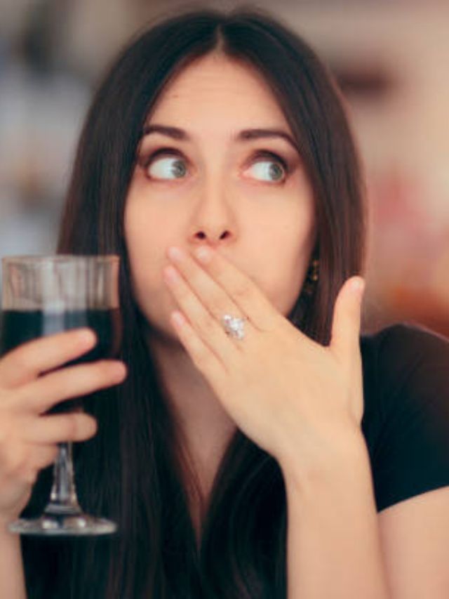 उचकी थांबवण्यासाठी 7 सोपे घरगुती उपाय