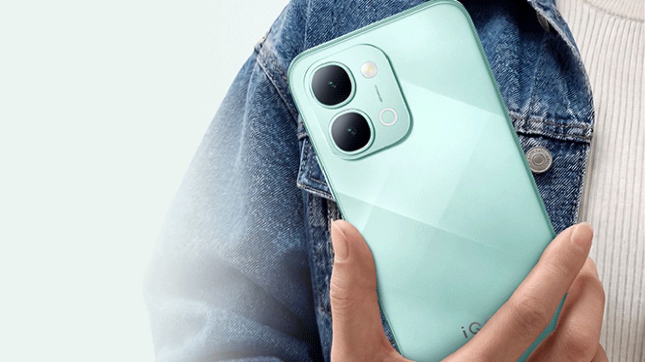iQOO ने केला मोठा धमाका! 90W चार्जिंग, 50MP कॅमेरा आणि दमदार बॅटरीसह Z11 लाँच; किंमत वाचून बसेल धक्का