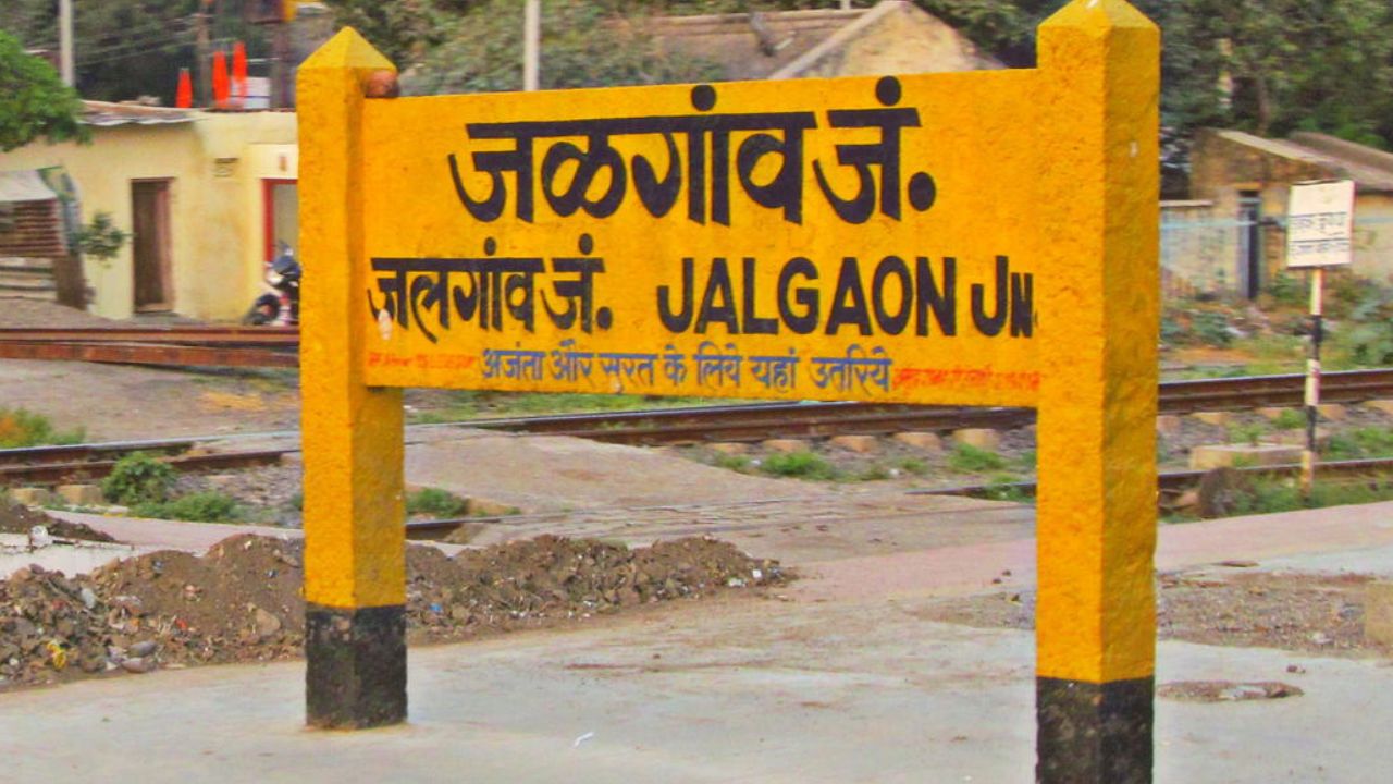 Jalgaon : जळगाव हादरलं! प्रेमविवाहानंतर तरुणावर हल्ला